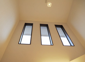 リビングの天井の窓